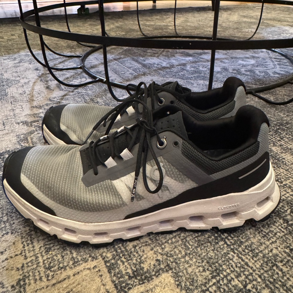 On cloudvista sneakers